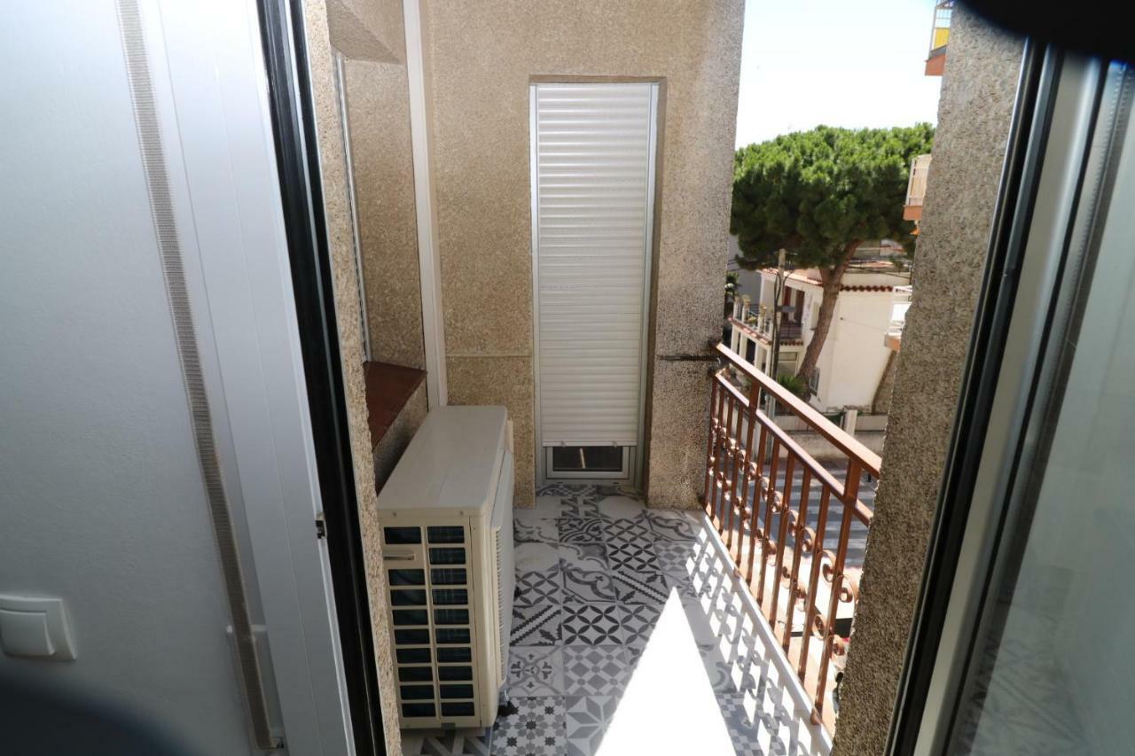 Frances Masia Roses Exterior foto
